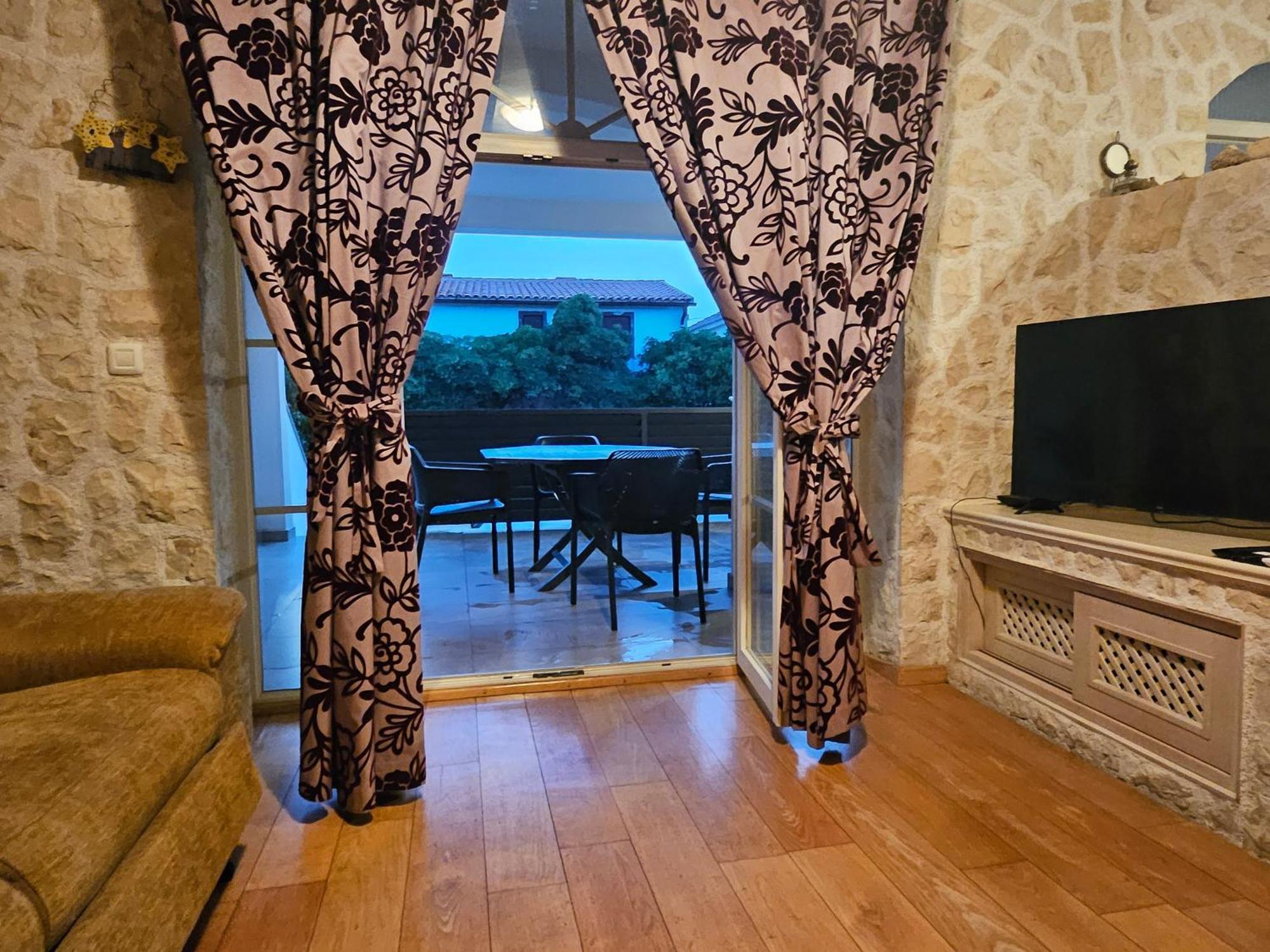 Apartment Jeger ปอฟเลียนา ภายนอก รูปภาพ